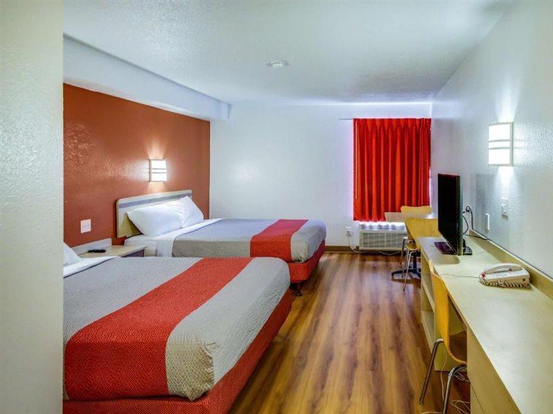 Hotel 6-greensboro, Nc - Airport