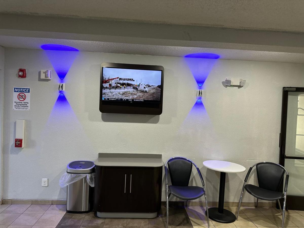 Hotel 6-greensboro, Nc - Airport