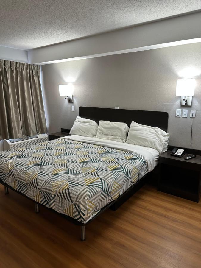 Hotel 6-greensboro, Nc - Airport