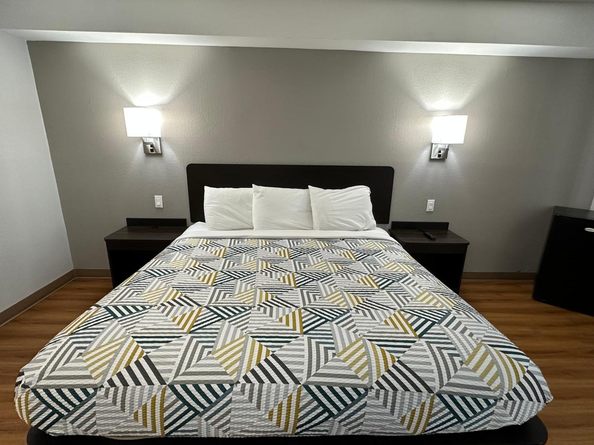 Hotel 6-greensboro, Nc - Airport 2*